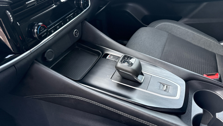 Nissan Qashqai 1.3 DiG-T MH 158 N-Connecta 5dr Xtronic Petrol Hatchback